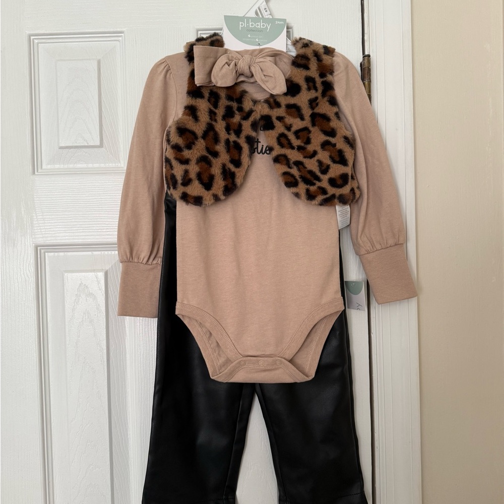 Baby Outfit with Leopard Vest and Bow
